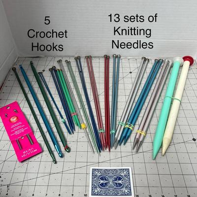 Sale Photo Thumbnail #1026: Includes 13 needle sets and 5 crochet hooks