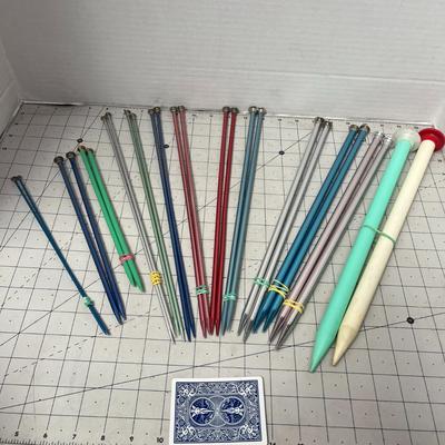 Sale Photo Thumbnail #1027: Includes 13 needle sets and 5 crochet hooks