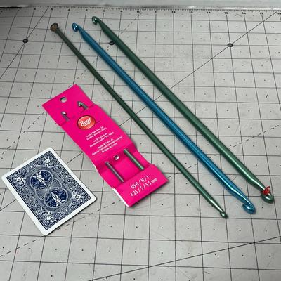 Sale Photo Thumbnail #1028: Includes 13 needle sets and 5 crochet hooks