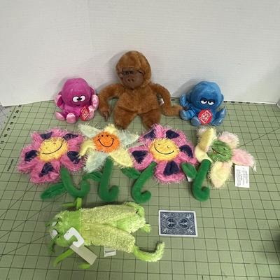 Sale Photo Thumbnail #1033: Includes plush toys, appliqués, flowers, character pieces