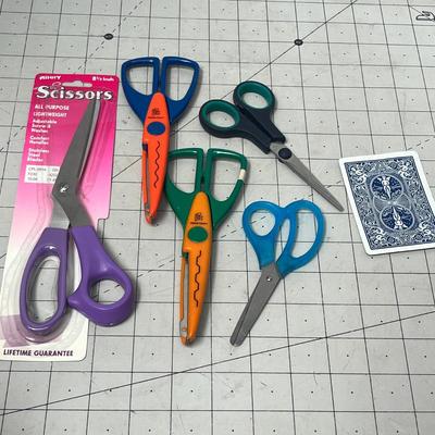 Sale Photo Thumbnail #1044: Includes assorted scissors for fabric, paper, detail cutting
