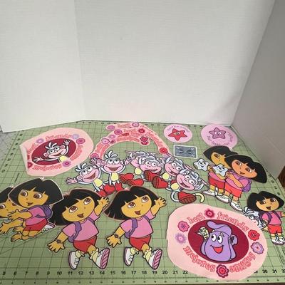 Sale Photo Thumbnail #1126: Includes folder with assorted cartoon iron-on appliqués