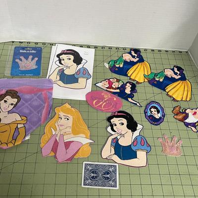 Sale Photo Thumbnail #1124: Includes folder with assorted cartoon iron-on appliqués