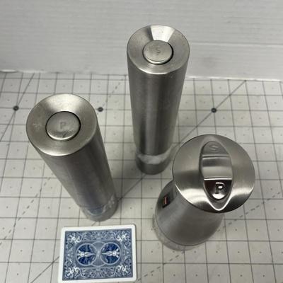 Sale Photo Thumbnail #1152: Includes salt, pepper, and adjustable spice grinders