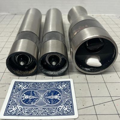 Sale Photo Thumbnail #1153: Includes salt, pepper, and adjustable spice grinders
