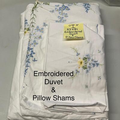 Sale Photo Thumbnail #1187: Includes duvet cover and pillow shams.