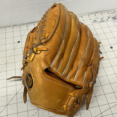 Sale Photo Thumbnail #1341: Leather glove for left-handers, pre-owned condition