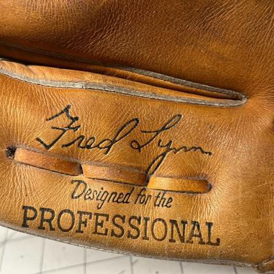Sale Photo Thumbnail #1339: Leather glove for left-handers, pre-owned condition