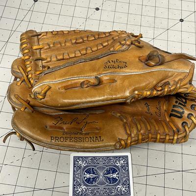 Sale Photo Thumbnail #1335: Leather glove for left-handers, pre-owned condition