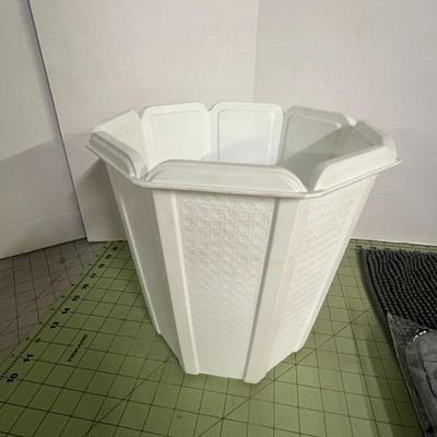 Sale Photo Thumbnail #1408: Includes chenille rug, quilted mat, white bin