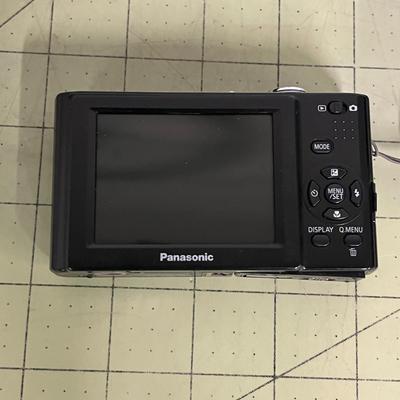 Sale Photo Thumbnail #1421: 8.1MP, 4x zoom, compact digital camera kit