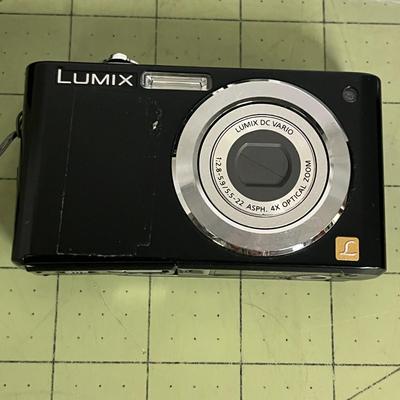 Sale Photo Thumbnail #1420: 8.1MP, 4x zoom, compact digital camera kit