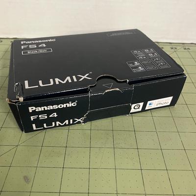 Sale Photo Thumbnail #1424: 8.1MP, 4x zoom, compact digital camera kit