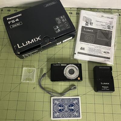 Sale Photo Thumbnail #1419: 8.1MP, 4x zoom, compact digital camera kit