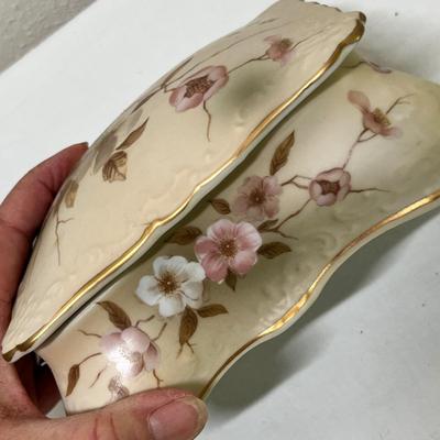 Lot 242 Porcelain box