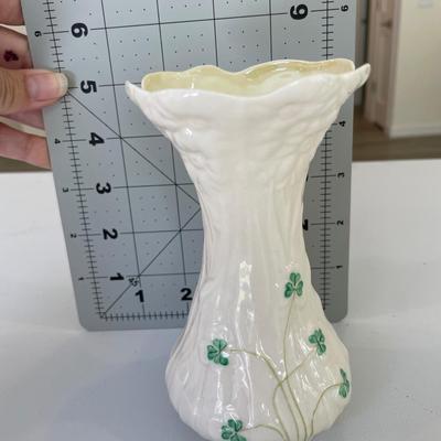 Belleek Daisy Bone China Spill Vase