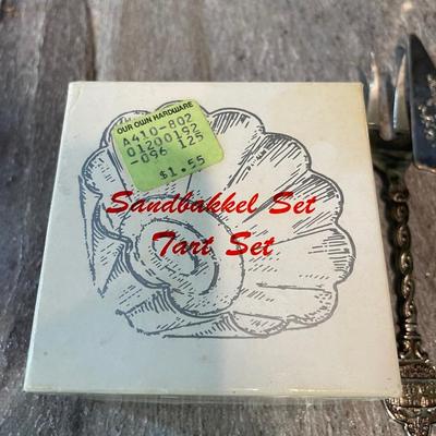 Fox head Stirrup Cup/Jigger Barware and Sandbakkel Tart Set