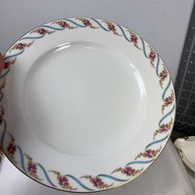 Sale Photo Thumbnail #41: In Immaculate Condition! What a VALUE!. No Chips or scratches. Most likely hardly used. Seems Complete! 