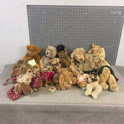 Sale Photo Thumbnail #348: FUN Good Condition. Some Boyd, some Pottery Barn and some Beanie Babies 
