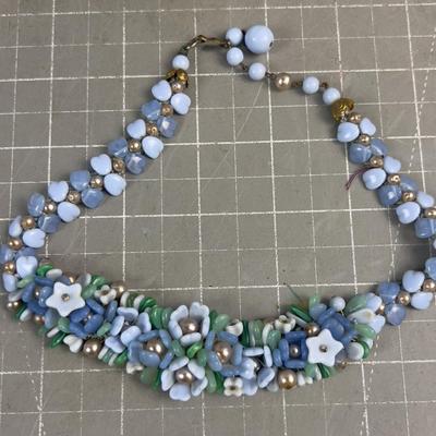 Sale Photo Thumbnail #510: Used. Shows wear. Collectible. 1940's Glass Bead CHOKER