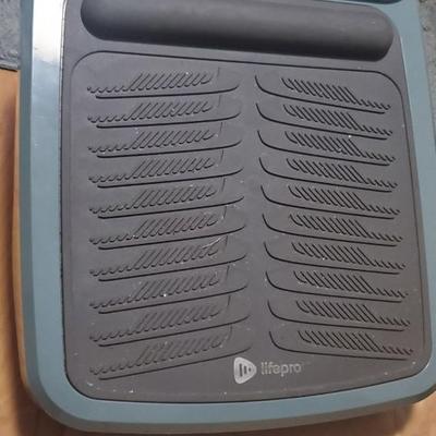 Sale Photo Thumbnail #8: Vibrates/ massages  for use while seated.  It is a small plate that vibrates and was intended to sit under a desk to help with lymphatic drainage, etc.)
