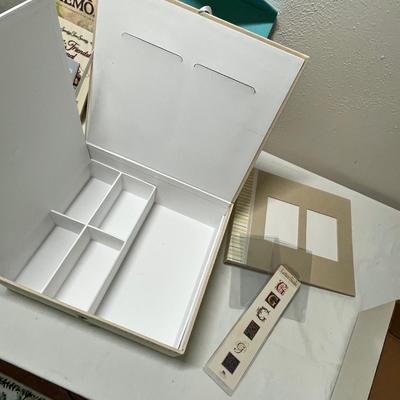 Lot 252 Greeting cards