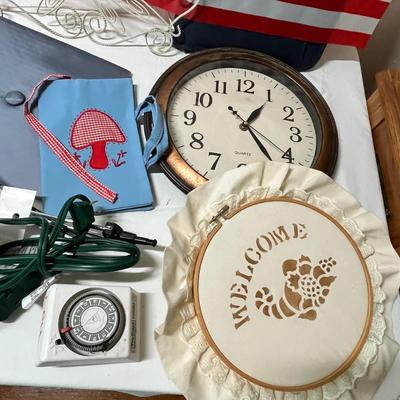 Lot 253 Patriotic & other decor