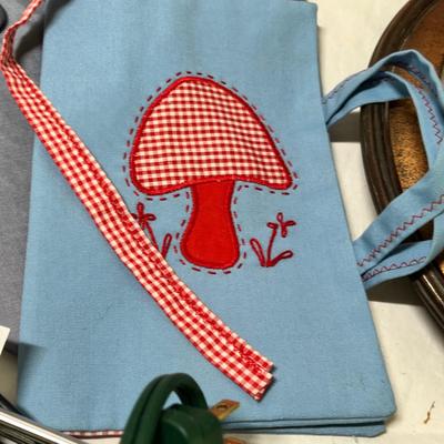 Lot 253 Patriotic & other decor