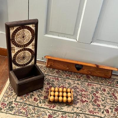 Lot 256 wall decor