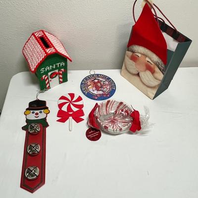 Lot 281 Christmas decor