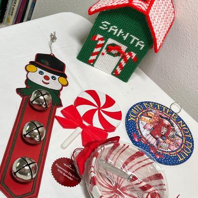 Lot 281 Christmas decor