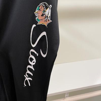 Under Armor UND Fighting Sioux Crop Leggings Size XL