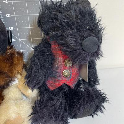 Boyd’s Bears Plush Faux Fur Shawl with Rose Hat and Red Vest