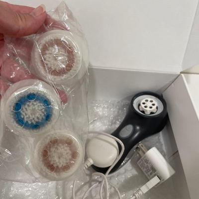 Clarisonic Facial Cleansing Brush with 3 New Heads
