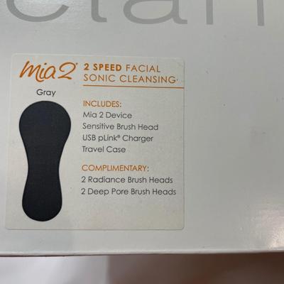 Clarisonic Facial Cleansing Brush with 3 New Heads
