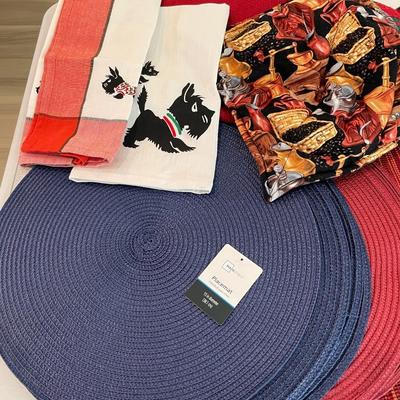 Placemats and Linens Lot