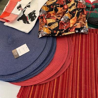 Placemats and Linens Lot