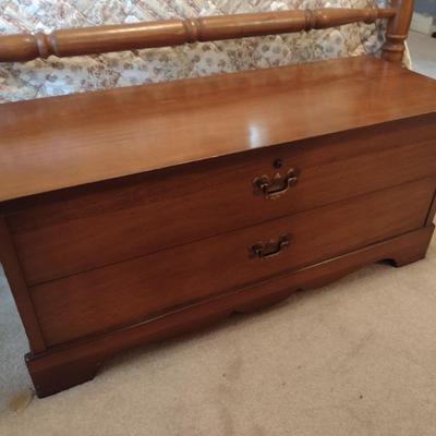Cedar Wood Blanket Chest (No Contents)