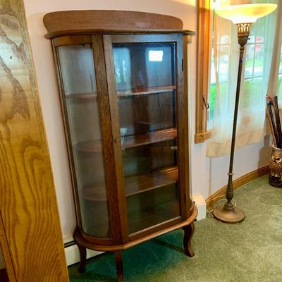 LOT 72: Vintage/Antique Bowed Curio Cabinet