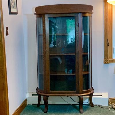 LOT 72: Vintage/Antique Bowed Curio Cabinet