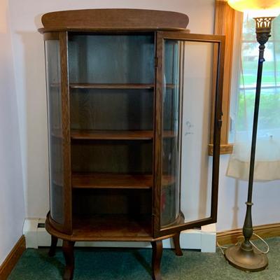 LOT 72: Vintage/Antique Bowed Curio Cabinet