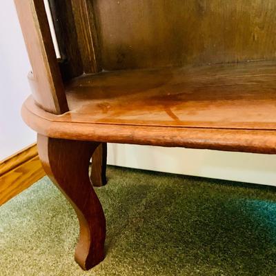 LOT 72: Vintage/Antique Bowed Curio Cabinet