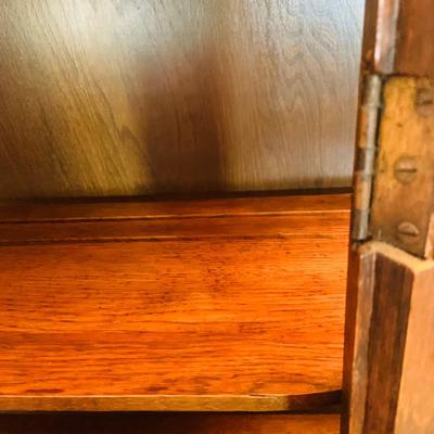 LOT 72: Vintage/Antique Bowed Curio Cabinet