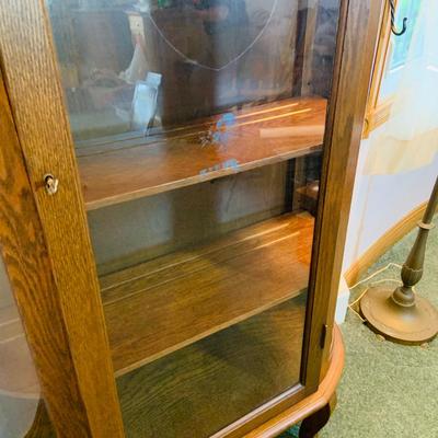 LOT 72: Vintage/Antique Bowed Curio Cabinet