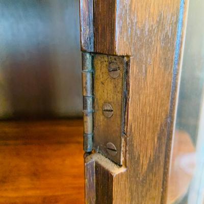 LOT 72: Vintage/Antique Bowed Curio Cabinet