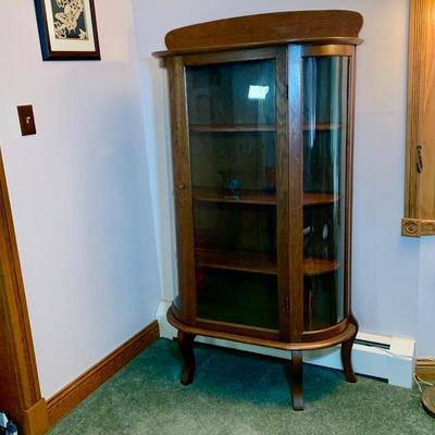 LOT 72: Vintage/Antique Bowed Curio Cabinet