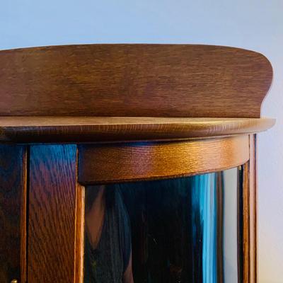 LOT 72: Vintage/Antique Bowed Curio Cabinet