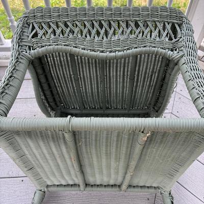 LOT 121: Outdoor Furniture: Chairs, Ottomans, Table w/Glass Top