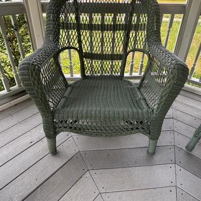 LOT 121: Outdoor Furniture: Chairs, Ottomans, Table w/Glass Top