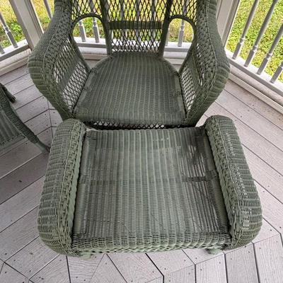 LOT 121: Outdoor Furniture: Chairs, Ottomans, Table w/Glass Top
